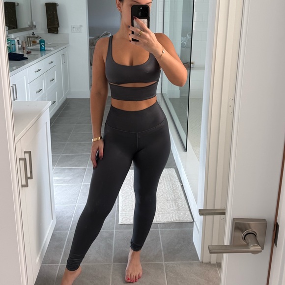 ALO Yoga Gunmetal Set - Leggings and Top - Picture 2 of 8